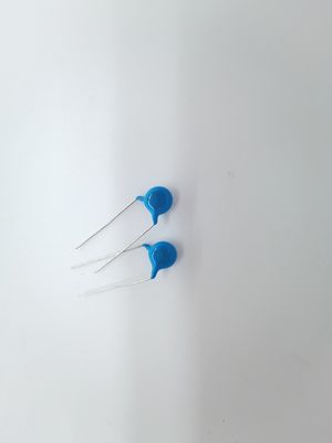 Rechthoekige 2,5KVAC Veiligheidscapacitor 0.1uF-10uF Y1 Voor 50/60Hz Frequentie -40°C~85°C Bedieningstemperatuur